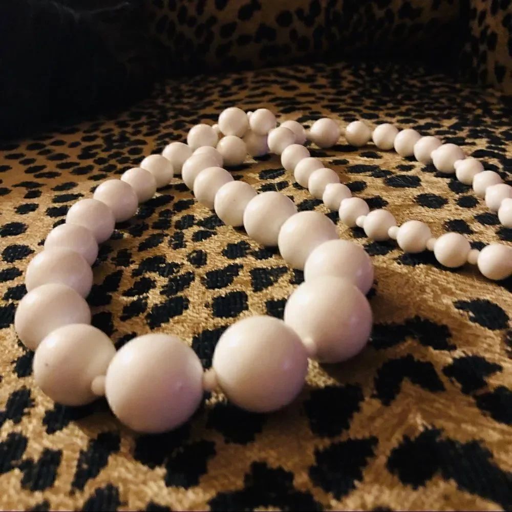 Vintage graduated bead necklace